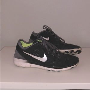 Nike tennis shoes